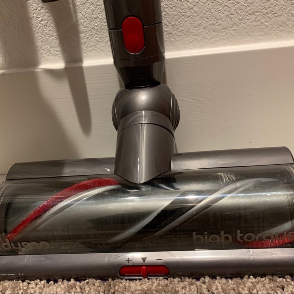 V10 Dyson Animal Cordless Vacuum Purple /Grey - Picture 4 of 11